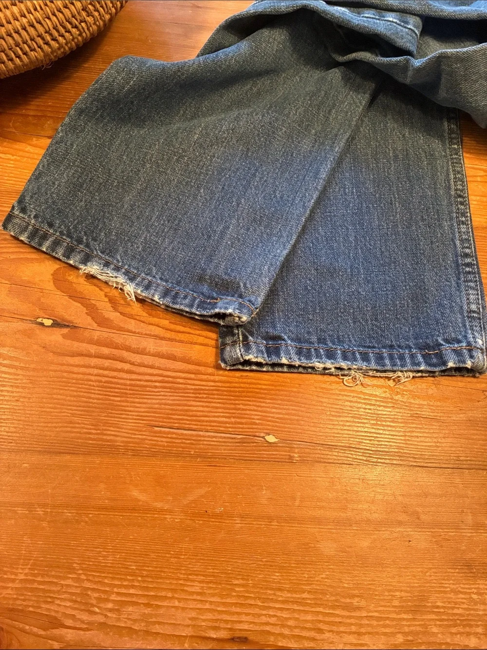 Men’s Levi’s 514 Medium Rinse Blue Jeans - 36 x 32